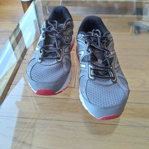 SALE New Balance Gray Men's running shoes size 8.5